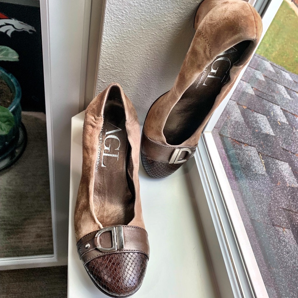 NWTIB - AGL Suede Heels- New In Box - Picture 2 of 8